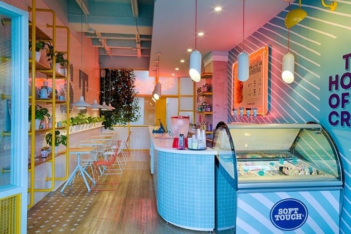 非常時尚的小型酸奶冰淇淋門店裝修效果圖
